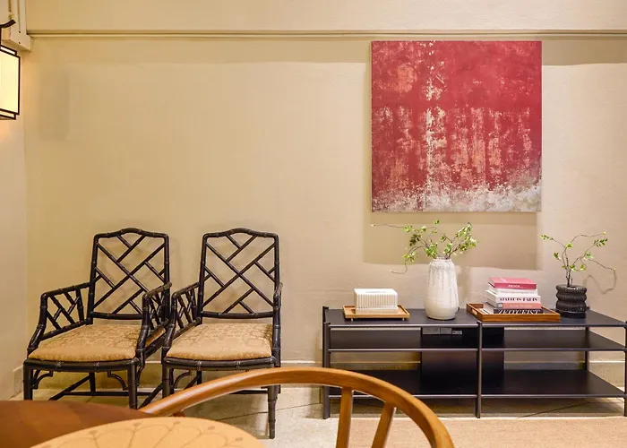 Newly Renovated, 4br Townhouse , 5min Mrt , Group Appartement