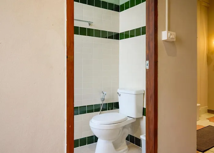 Newly Renovated, 4br Townhouse , 5min Mrt , Group Appartement