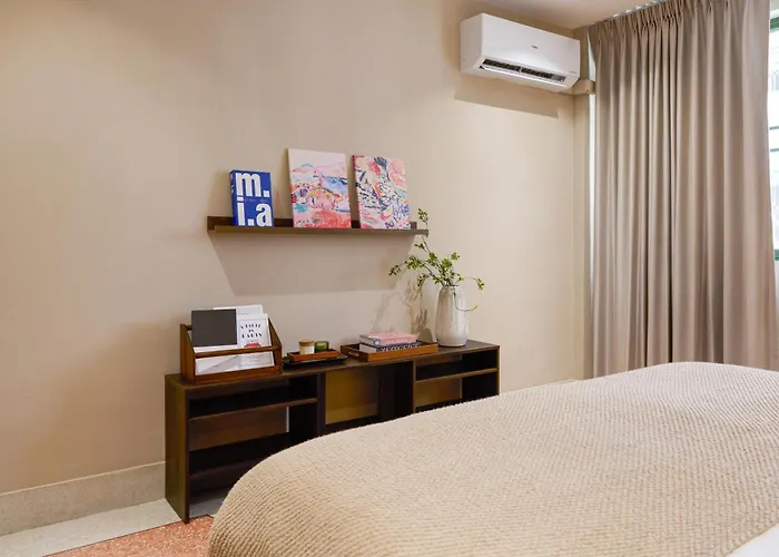 Newly Renovated, 4br Townhouse , 5min Mrt , Group
